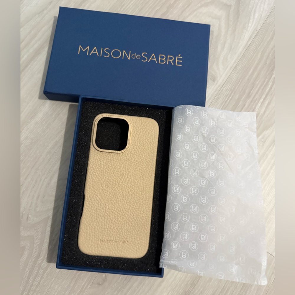 MAISON de SABRÉ Beige Leather Slim Protective Cover IPhone 16 Pro Max